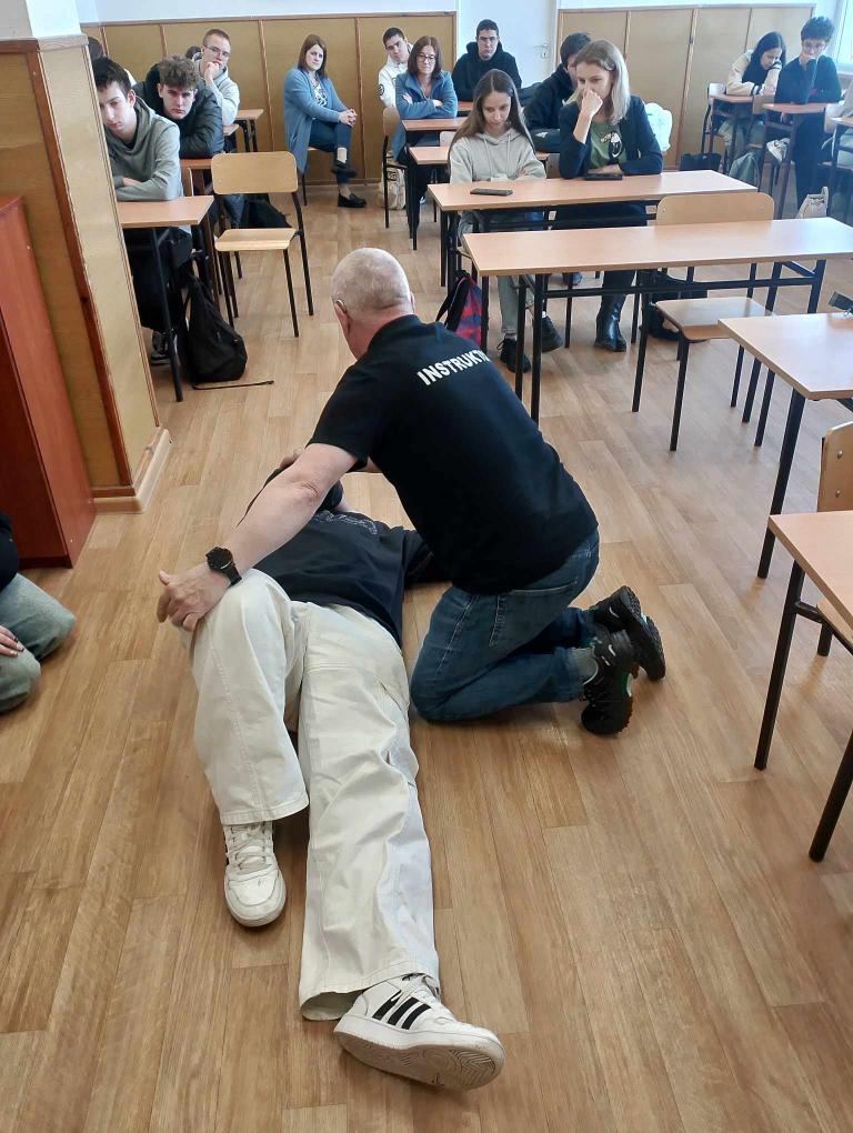 Kurs Kwalifikowanej Pierwszej Pomocy dla uczestników Hufca Pracy w Kraśniku