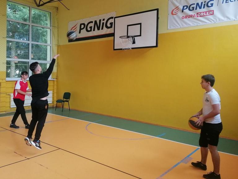 Wakacje na sportowo w 9-9 Hufcu Pracy w Krośnie