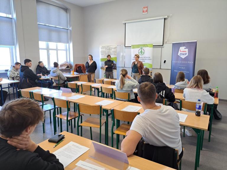Próbne egzaminy zawodowe w Bielawskim Zespole Szkół Cechu Rzemiosł Różnych – krok ku przyszłemu sukcesowi