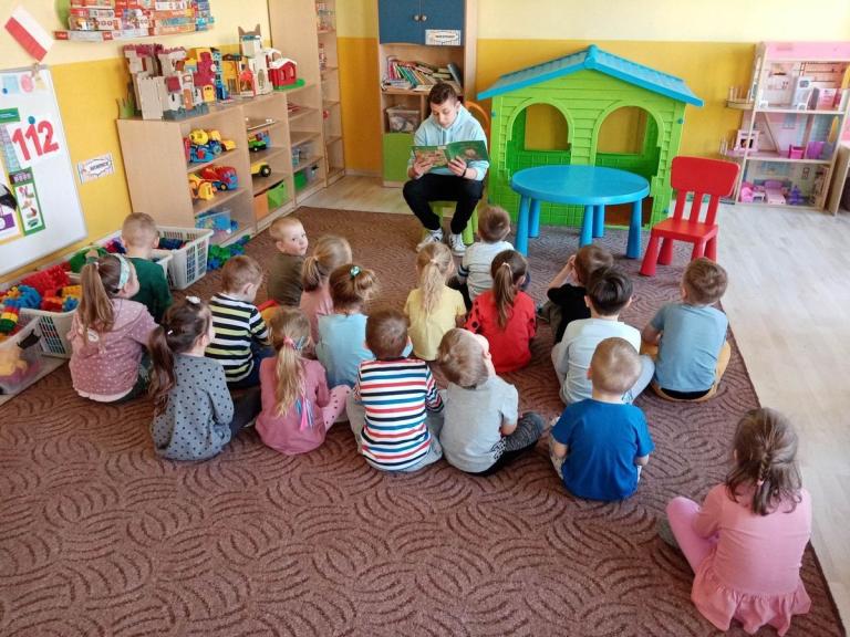 „Głośne czytanie” dla dębickich przedszkolaków