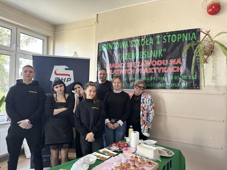 Udział Hufca Pracy w Świdnicy w XX Giełdzie Edukacyjnej w Lutomii Dolnej. 