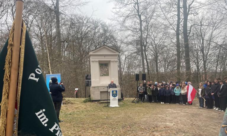 Hufiec Pracy z Trzebnicy podczas obchodów Dnia Pamięci Ofiar Zbrodni Katyńskiej