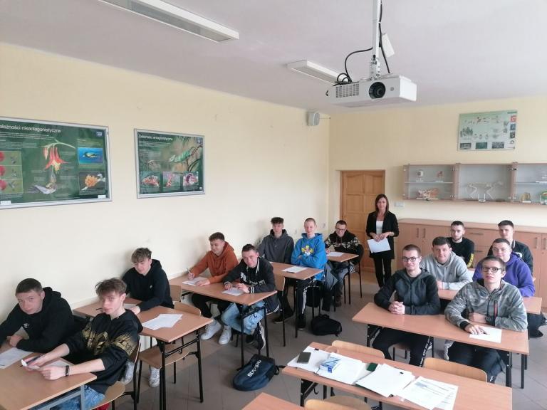 Spotkanie z doradcą zawodowym w 9-9 Hufcu Pracy w Krośnie