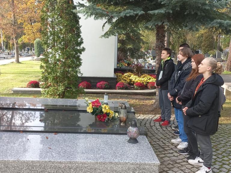 Z wizytą na stalowowolskim cmentarzu