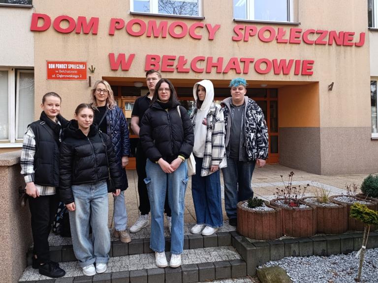 HP 5-11 Bełchatów: „Wyczesani w każdym wieku” – wizyta w miejskim Domu Pomocy Społecznej