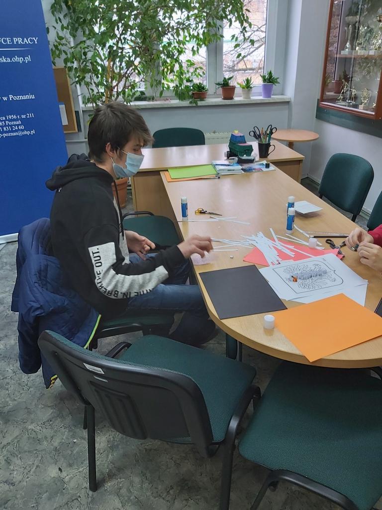 Patriotyczne zajęcia plastyczne w Hufcu Pracy w Poznaniu