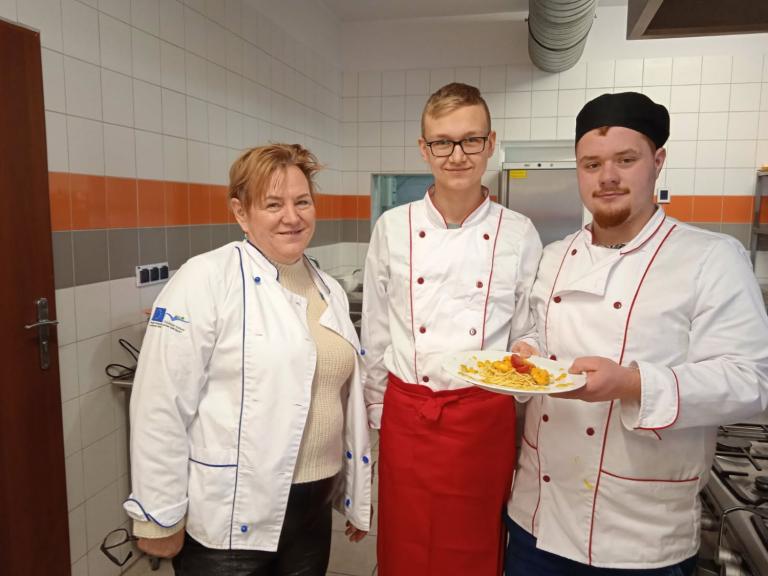 Hiszpańska kuchnia w dzierżoniowskim hufcu