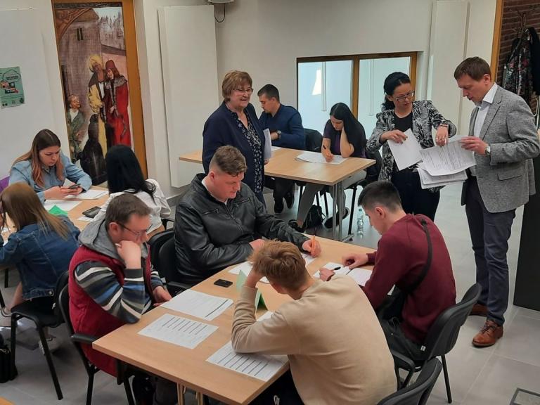 Egzaminy potwierdzające kwalifikacje zawodowe w 9-10 Hufcu Pracy