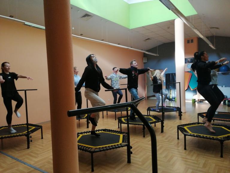 Przyjemne z pożytecznym - ferie zimowe w 9-10 Hufcu Pracy w Krośnie