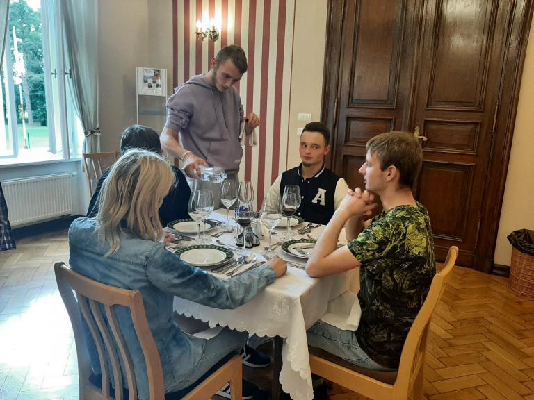 Kurs „Kelner z elementami baristy” w Ośrodku Szkolenia i Wychowania w Chraplewie
