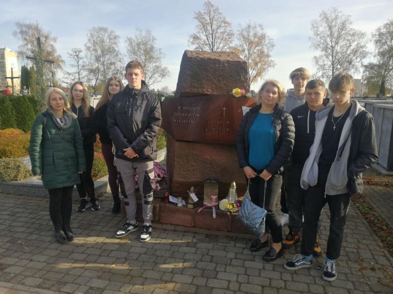 Pamiętamy! – 9-10 Hufiec Pracy w Krośnie
