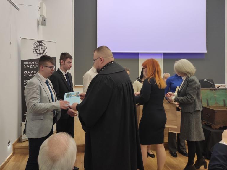 Ślubowanie uczestników 9-9 Hufca Pracy Krosno