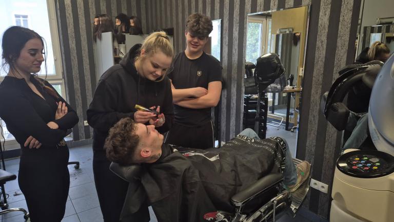 CEiPM Łódź: Intensywny 40-godzinny kurs „Strzyżenie męskie z elementami barberingu”