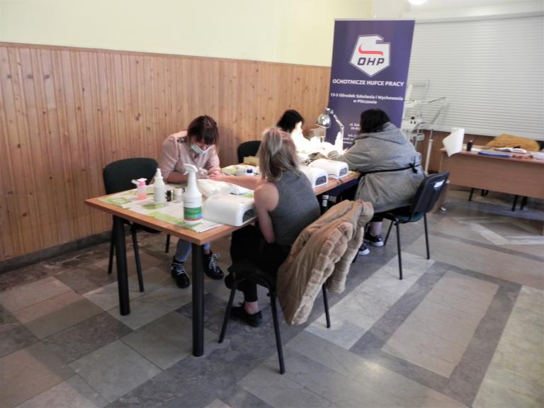 KURS „KOSMETYCZKA Z ELEMENTAMI WIZAŻU”