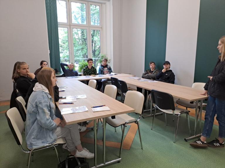 Kreowanie wizerunku profesjonalnego pracownika w Hufcu Pracy w Ziębicach w ramach projektu  „Aktywni górą!”
