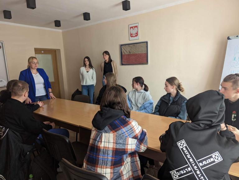 Hufiec Pracy w Kaliszu z wizyta w schronisku dla bezdomnych mężczyzn w Kaliszu 