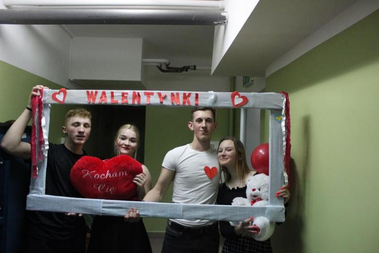 KOCHA, LUBI, SZANUJE… WALENTYNKI W OSIW JĘDRZEJÓW