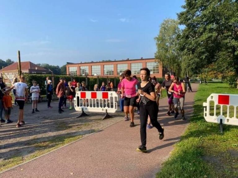 Uczestniczka z 11-19 Hufca Pracy w Słupsku promuje zdrowy styl życia