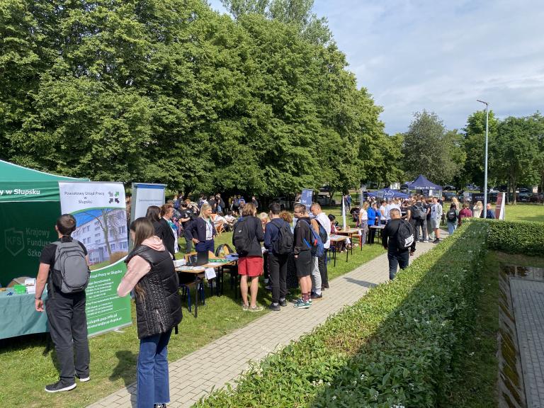 Plenerowe Targi Pracy i Kariery – Zaplanuj Swoją Przyszłość 