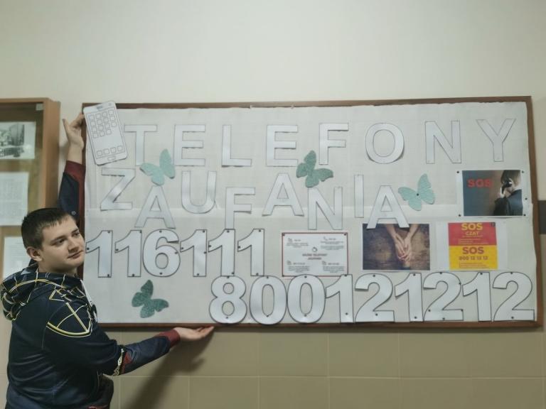 Telefony zaufania dla młodzieży w potrzebie - wsparcie w zasięgu ręki