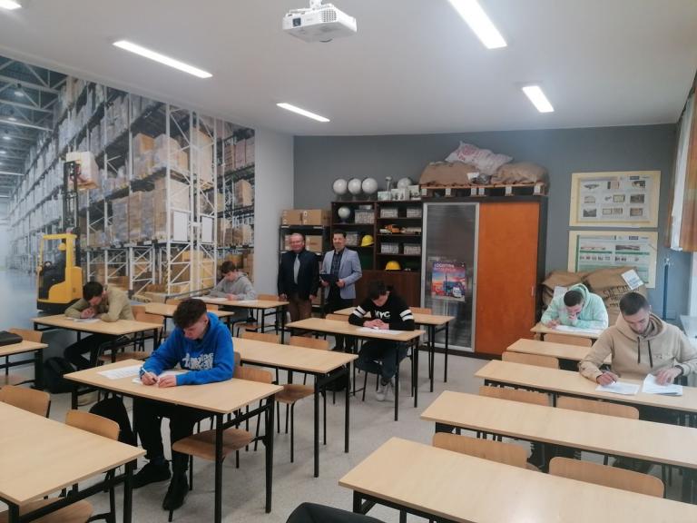 Próbny egzamin w 9-9 Hufcu Pracy Krosno