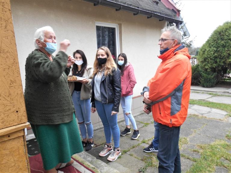 W STARACHOWICACH MIŁA NIESPODZIANKA DLA SENIORKI