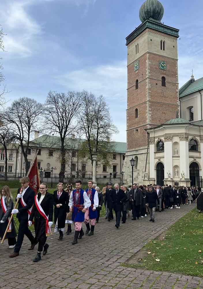 Patriotyczne święto i ślubowanie klas pierwszych 