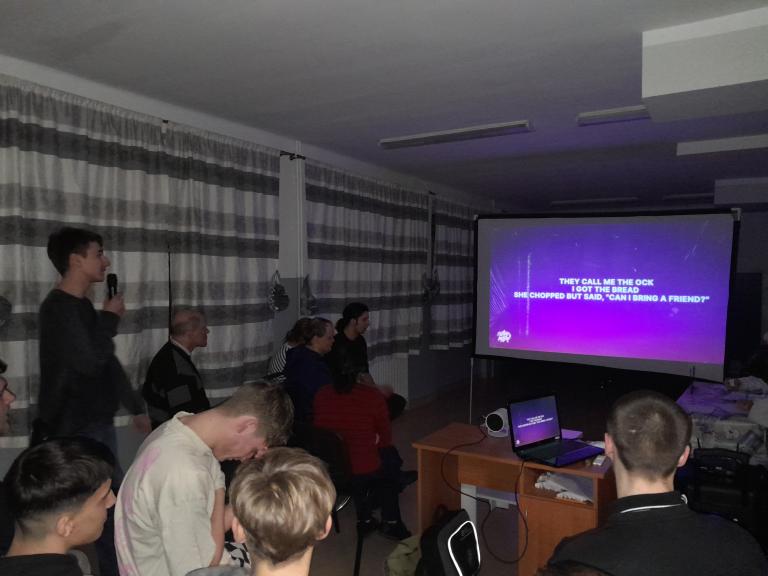 Karaoke – forma rozrywki, która inspiruje i integruje