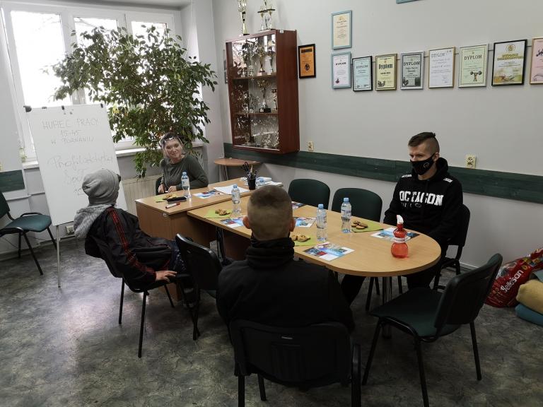 Profilaktyka społeczna w Hufcu Pracy 15 - 45 w Poznaniu z terapeutką uzależnień