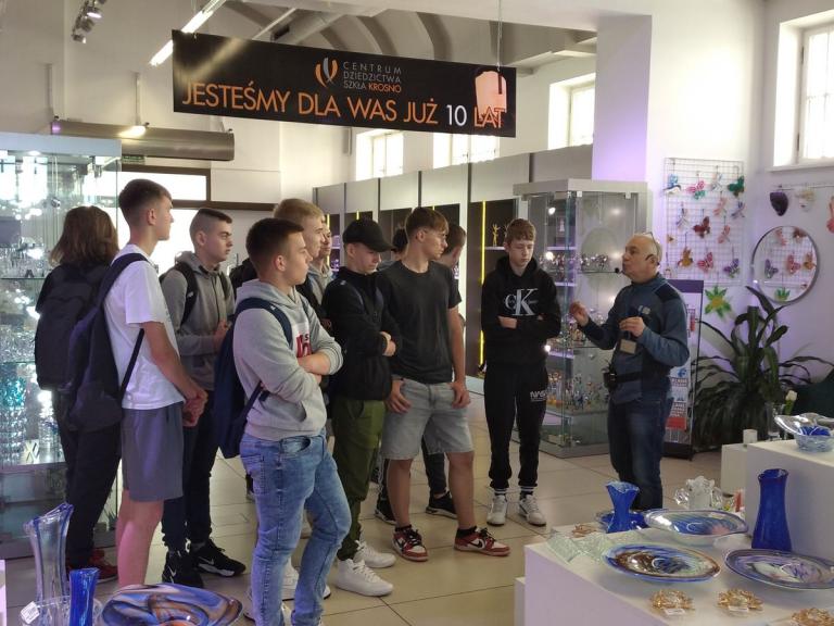 Uczestnicy 9-9 Hufca Pracy Krosno poznają historię miasta
