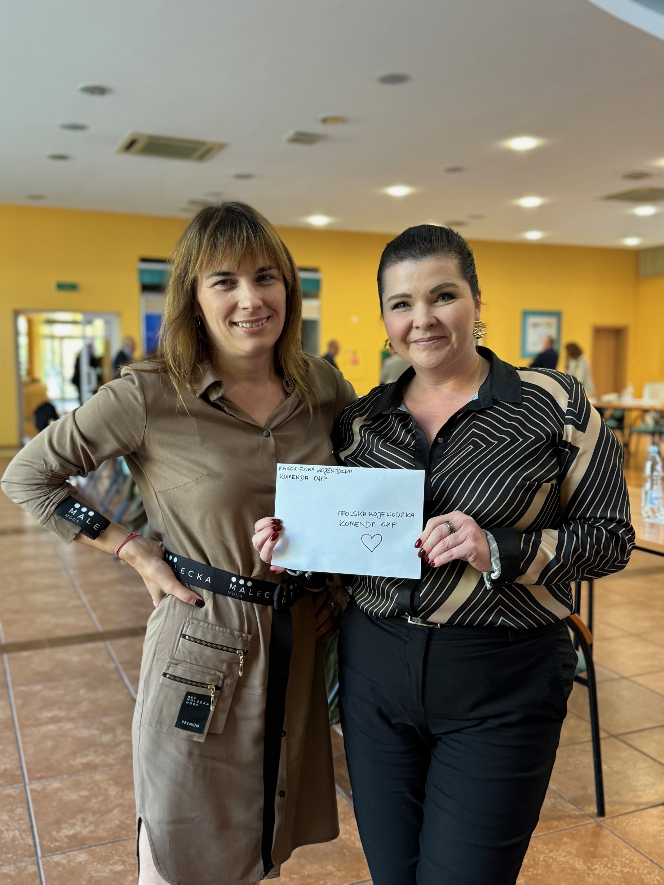 Od lewej: Komendantka Opolskiej WK Wiesława Skoczylas i Komendantka Mazowieckiej WK Liliana Kozielska