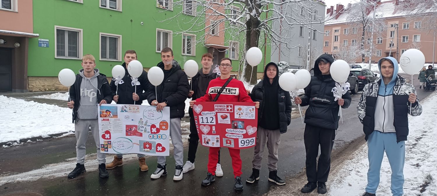 „Nie bądź zielony, bądź pierwszy w pomocy” – młodzież w akcji!