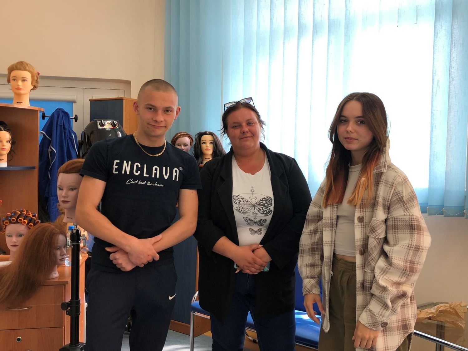 230619 z3 Nasi uczestnicy z Panią prowadzącą kurs