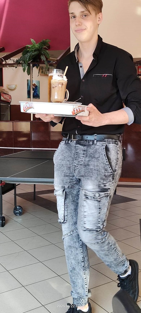 230627 u3 Paweł podczas obsługi klientów