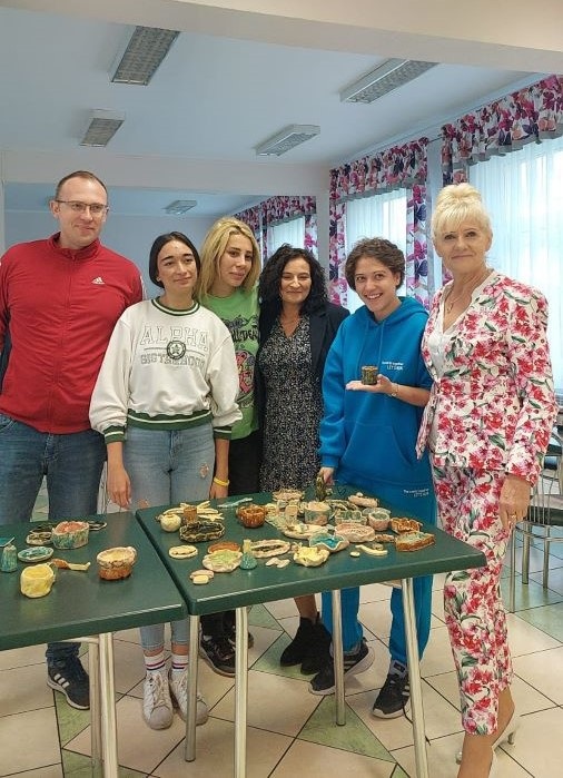 220927 o3 Naczynia ceramiczne dla młodzieży tureckiej