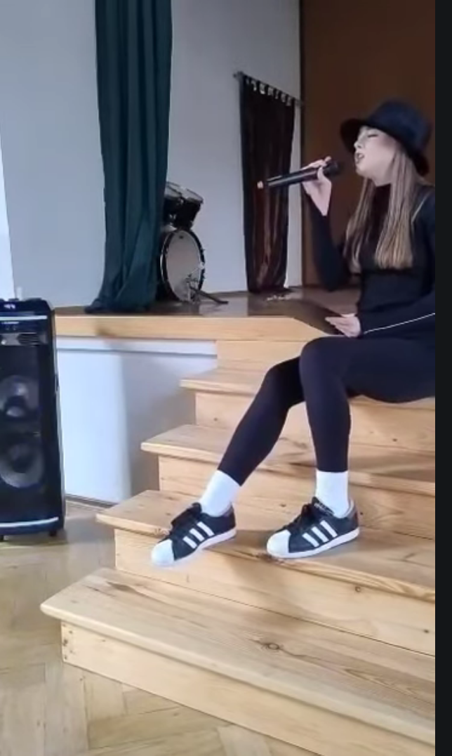 Screenshot 2024 11 12 at 11 48 15 12 15 HP Pyskowice Nadia Maciejowska Dziewczyna z granatem. YouTube