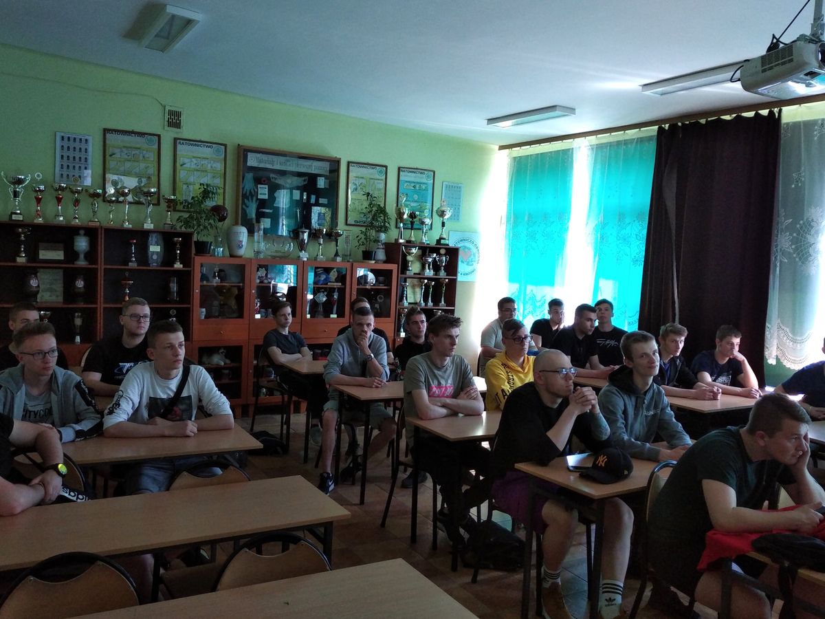 Fot. 2 PROMOCJA HONOROWEGO KRWIODAWSTWA I DAWSTWA SZPIKU W 9 9 HP KROSNO 
