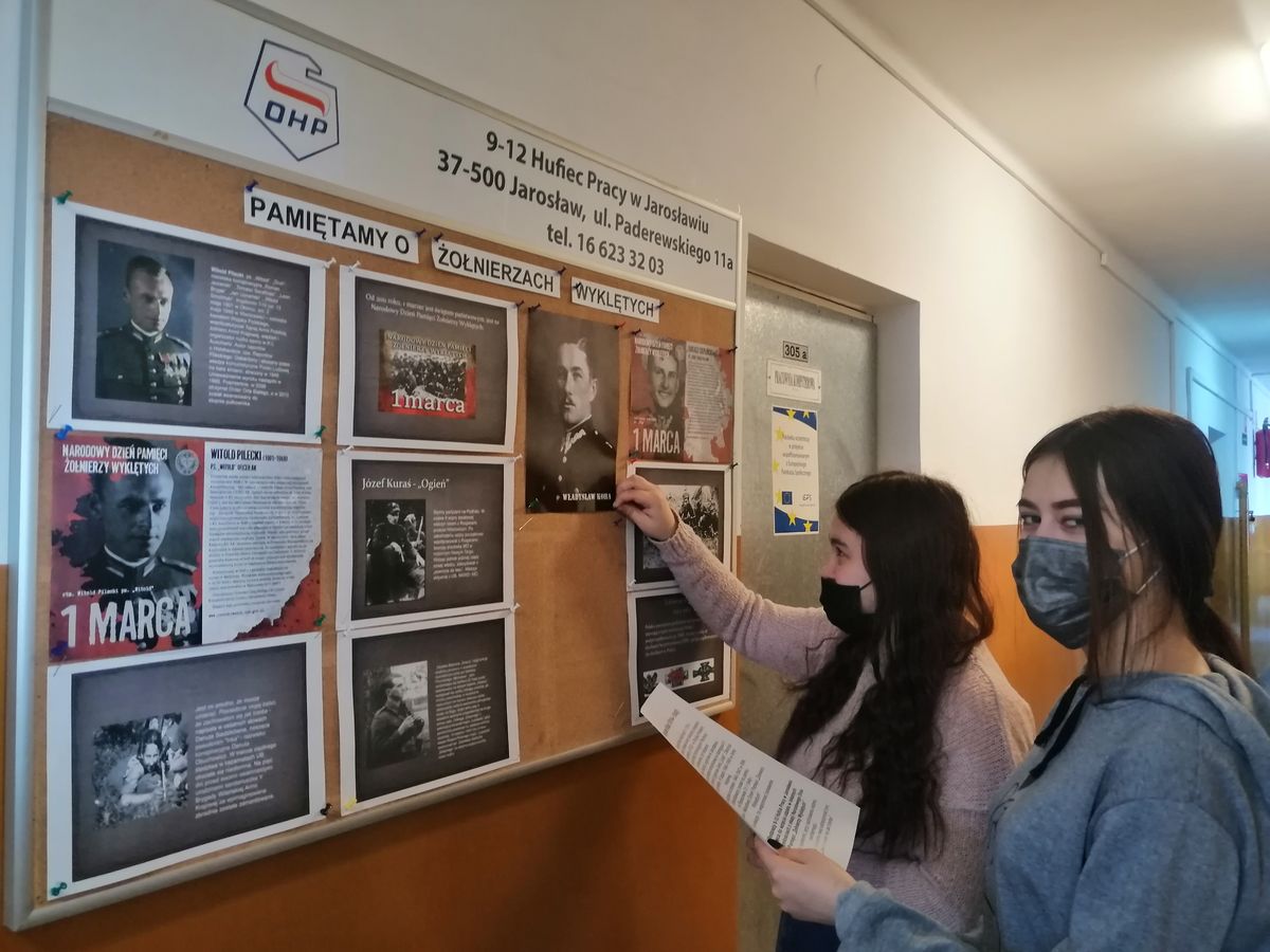 FOT. 2 NARODOWY DZIEŃ PAMIĘCI ŻOŁNIERZY WYKLĘTYCH