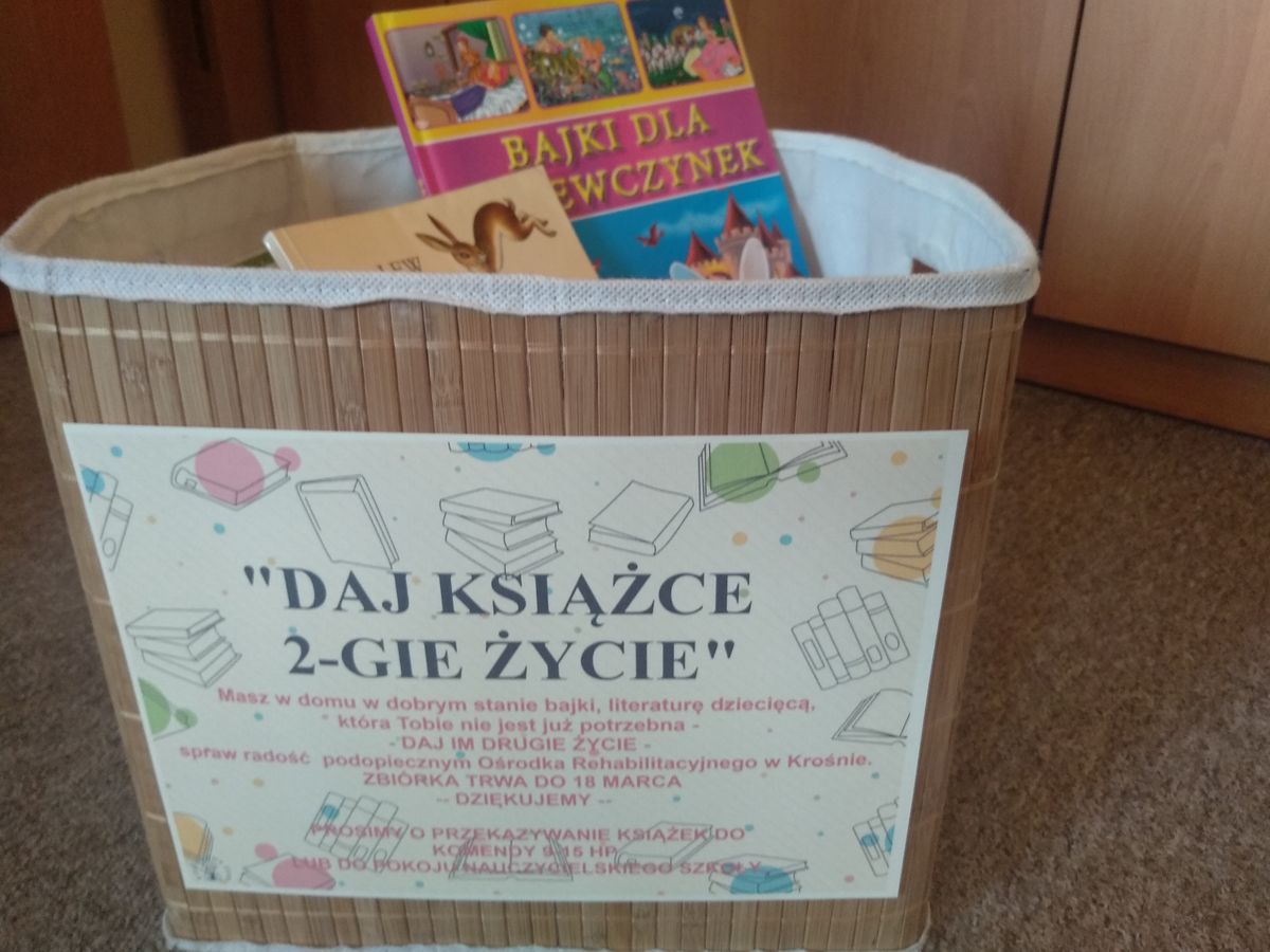 ZBIÓRKA KSIĄŻEK W TARNOBRZESKIM HUFCU PRACY 1