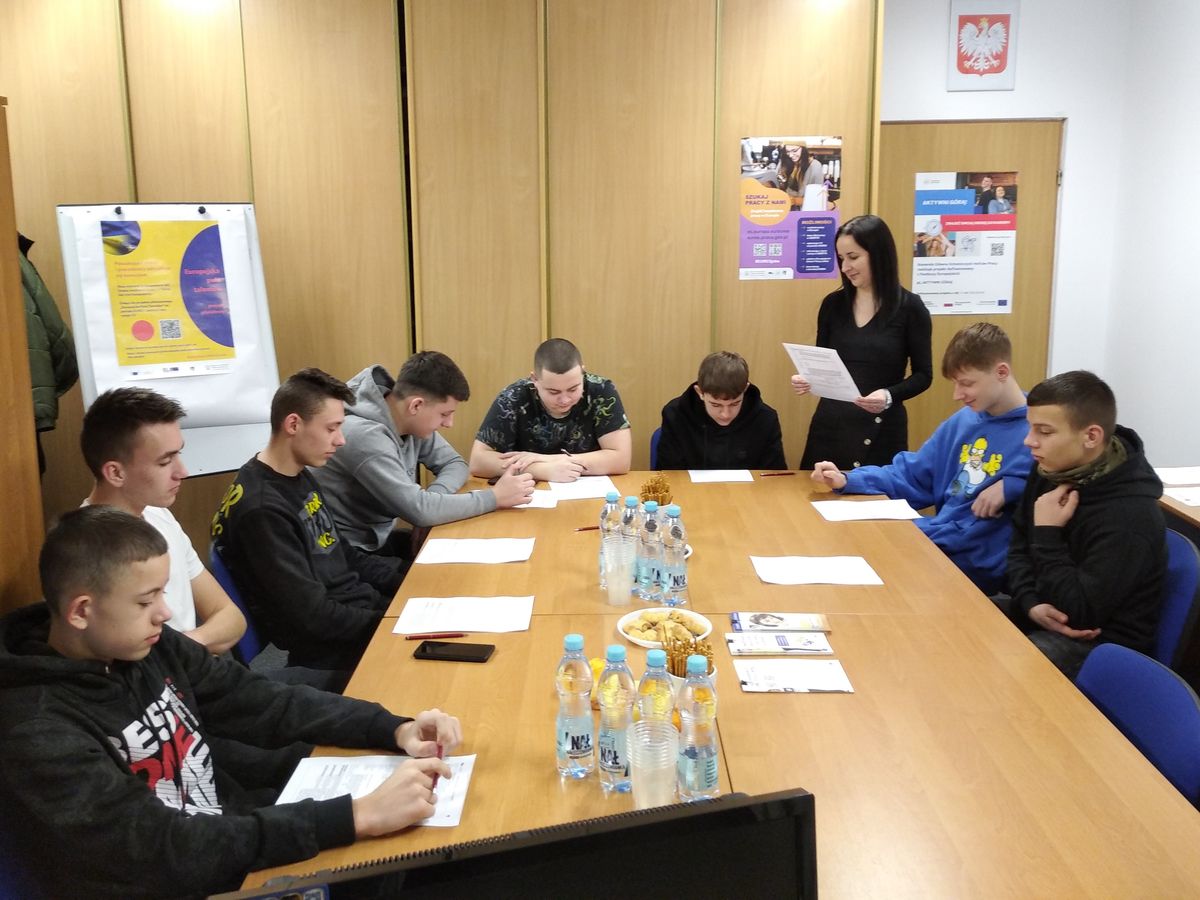 UCZESTNICY 9 9 HUFCA PRACY KROSNO NA ZAJĘCIACH Z RYNKU PRACY 2