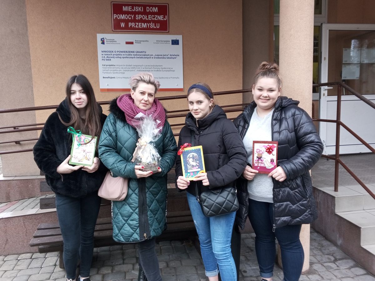 DZIEŃ BABCI I DZIADKA W PRZEMYSKIM HUFCU PRACY4