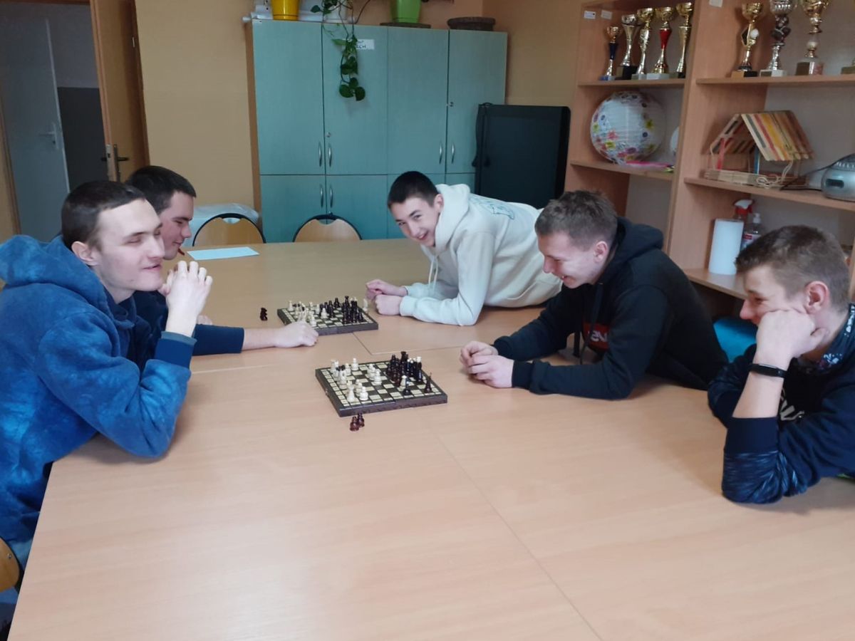 GRAMY W SZACHY I WARCABY W DĘBICY 1