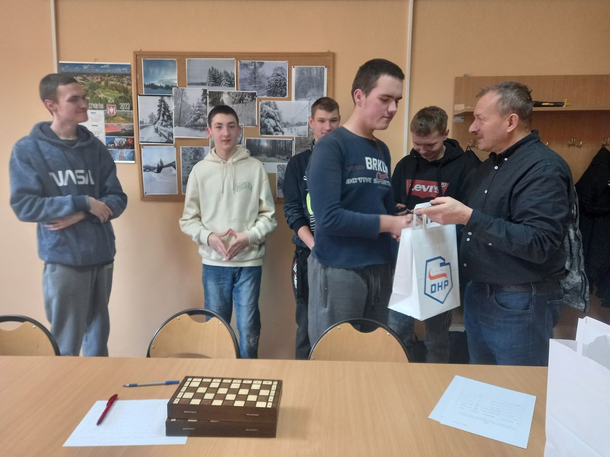 GRAMY W SZACHY I WARCABY W DĘBICY 2