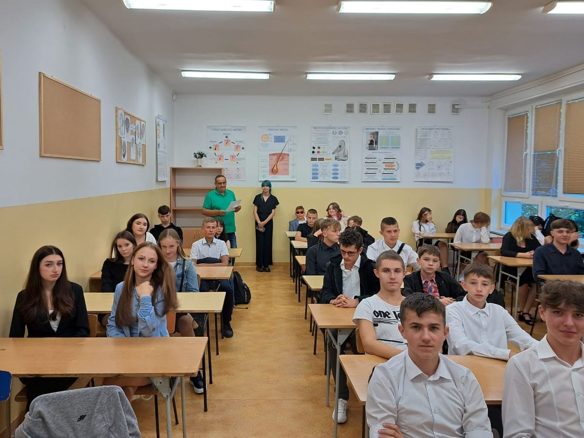 ROZPOCZĘCIE ROKU SZKOLNEGO W PRZEMYSKIM 9 13 HUFCU PRACY6
