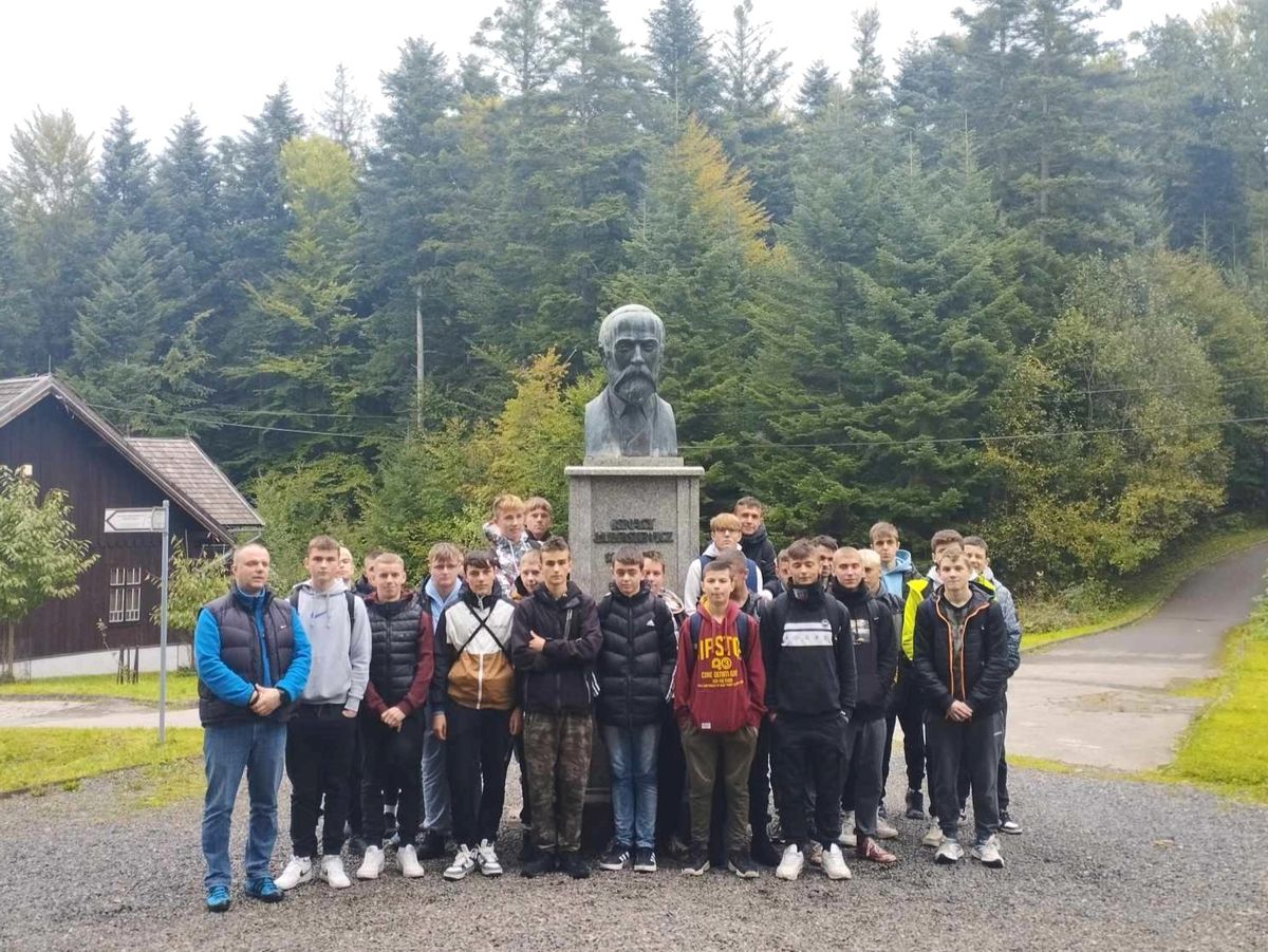UCZESTNICY 9 9 HUFCA PRACY KROSNO NA WYCIECZCE W BÓBRCE 3