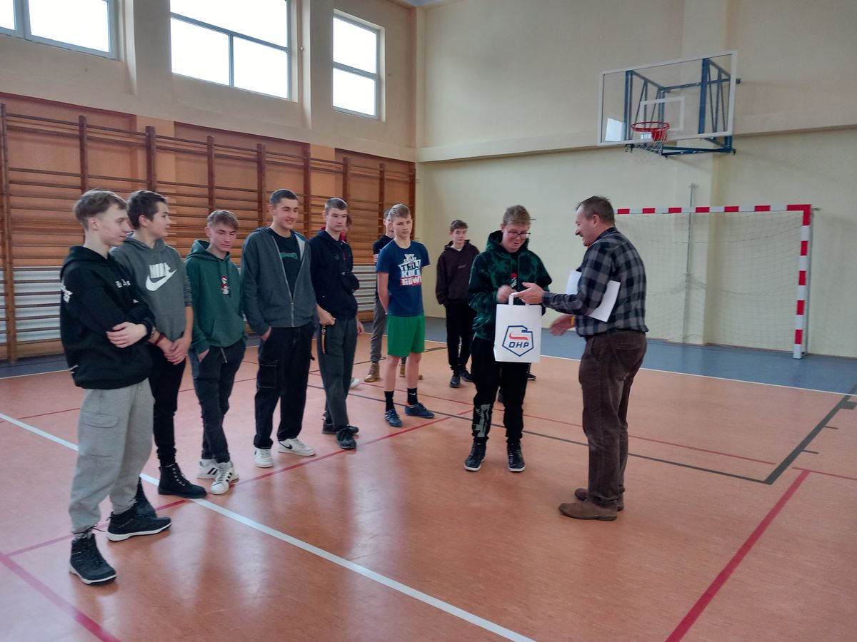 MIKOŁAJKOWY TURNIEJ SPORTOWY W DĘBICY 7