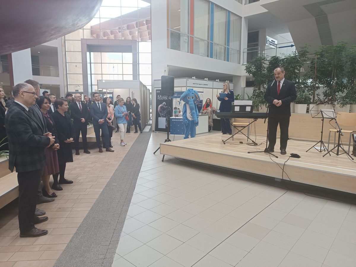 FOT.3 UNIWERSYTECKIE TARGI PRACY W RZESZOWIE