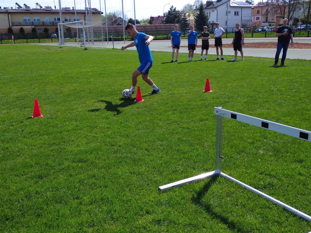 ZAWODY SPORTOWE W 9 9 HUFCU PRACY KROSNO 2