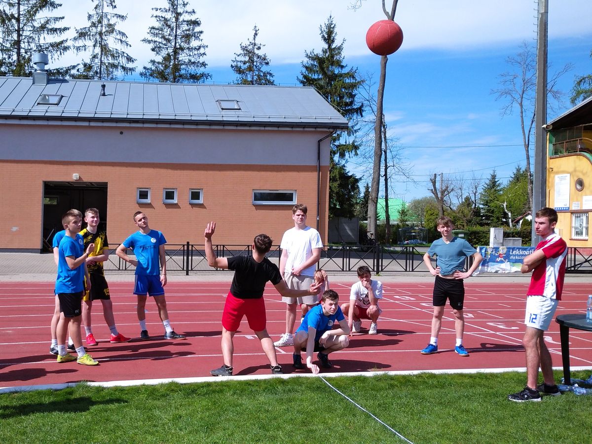 ZAWODY SPORTOWE W 9 9 HUFCU PRACY KROSNO 4
