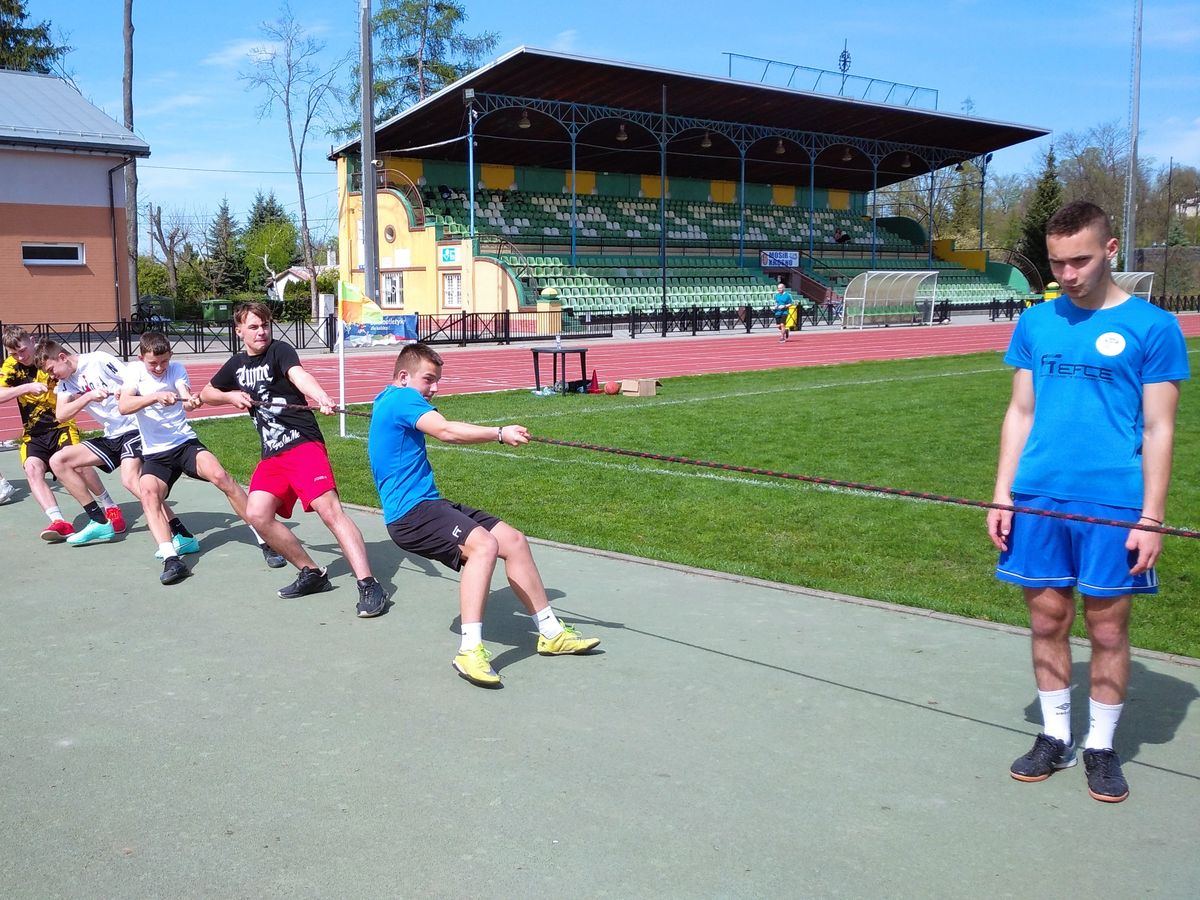 ZAWODY SPORTOWE W 9 9 HUFCU PRACY KROSNO 5
